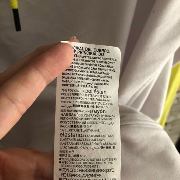 UNDER Armour Size Med White, high collar, yellow mesh sleeve pull over - Picture 4 of 5